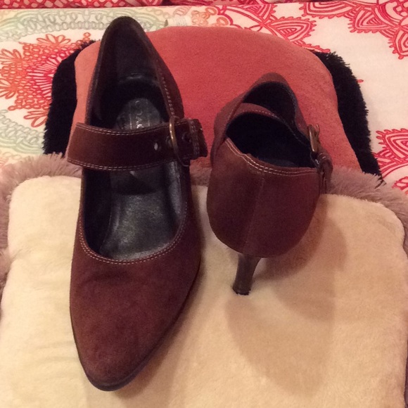 COACH Brown Suede Heels Made in Italy. - Picture 4 of 9